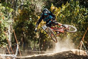 Schon vor Jahren war Benoit Coulanges auf einem Nicolai mit Getriebe und Riemenantrieb im World Cup unterwegs.