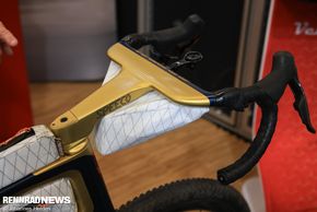 Der 20 cm lange Vorbau am Aero-Cockpit von Speeco mit langem Reach und geringer Breite (32 cm).