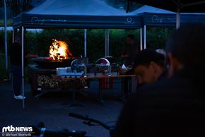 Die Sonne geht, der Flammlachs kommt