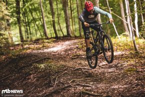 Auf leichten Trails bietet das Rad kontrollierten Spaß.