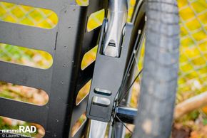 Einzelradaufhängung mit Elastomer-Federung sorgt für Stabilität und Fahrkomfort.