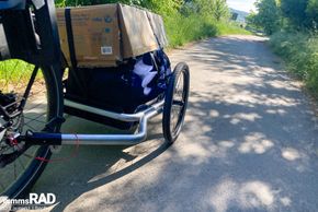 Kaum Mehrverbrauch am E-Bike: Der Motor kompensiert das Zusatzgewicht ohne groben Leistungsverlust.