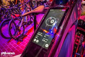 Auf Android-Basis war das Demo-Bike mit Apps von Bosch und Sram ausgestattet