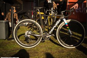 Am Eingang der Wagenburg konnten wir das Cervélo R5 CX im Weltmeisterdesign von Marianne Vos ins Licht setzen.