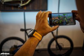 Augmented reality mit allen wesentlichen Daten zum eigentlichen Bike
