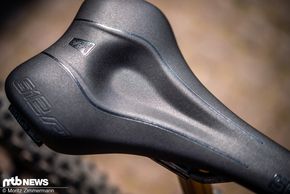 Der SQlab 612R-Sattel richtet sich an XC-Racer und Rennradfahrer mit sportlicher Sitzposition