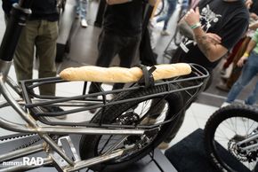 Nur echt mit Baguetteträger …