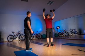 Beim Krafttraining kommen in dieser Woche unter anderem Gewichte …