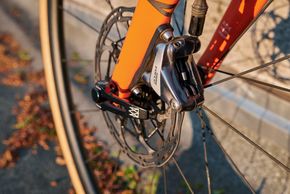 Die 160 mm Scheiben braucht Robert im Gelände – zumal die Bikepacking-Ausrüstung das Gewicht erhöht