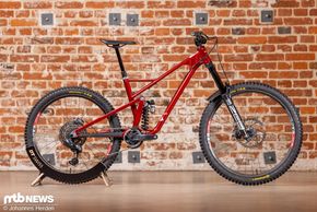 Das Enduro-Bike von Ra ist eine absolute Vollgasmaschine mit Doppelbrückenfreigabe.