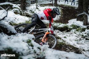 Elliot Jamieson hat uns schon während seiner Downhill-Karriere mit seinem Fahrstil begeistert.