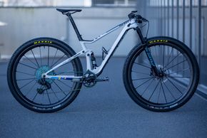 Das neue Scott Spark von Nino Schurter im European Champion-Design