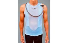 Titelbild für Artikel: Neue Velotoze Hydrovest: Baselayer-Weste mit Trinksystem