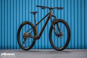 Das Orbea Laufey H10 rollt auf 29"-Laufrädern, verfügt über 140 mm Federweg an der Front und bringt 14,2  kg auf die Waage