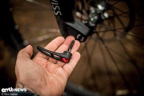 ... abnehmbar und beherbergt ein smartes Tool