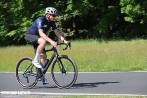 Am Oberlenker ist die Sitzposition recht aufrecht und komfortabel.