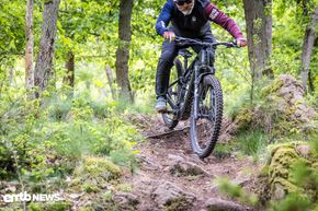 Im Grunde ist die SR Suntour Durolux 38 Evo X eine gute Gabel, die satt und feinfühlig arbeitet, ausreichend Kontrolle bietet und für Neulinge bis Fortgeschrittene eine sehr gute Wahl darstellt