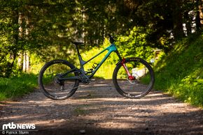 Das Forbidden Dreadnought V2 ist ein krasses Enduro Bike, das klotzen und nicht kleckern will