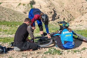 Caros XC-Reifen fallen den spitzen Steinen zu Opfer