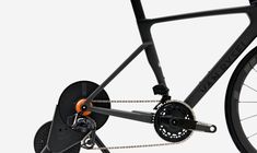 Titelbild für Artikel: Van Rysel Hometrainer mit neuen Zwift Cog: Indoor-Training leicht gemacht