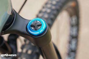 Mit der Grip2-Dämpfungskartusche gibt es feine Verstellmöglichkeiten bei der High- und Lowspeed-Zug- und Druckstufe.