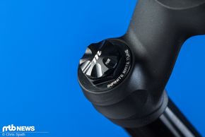 Oben sitzt die zweite Positiv-Feder: IRT
