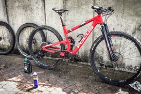 Pflicht: Der dringende Umbau auf Tubeless vor der Abfahrt nach Finale Ligure!