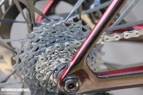Der Kettenantrieb am Rennrad verursacht Reibungsverluste