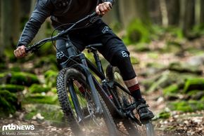 trek-slash-8-action-3