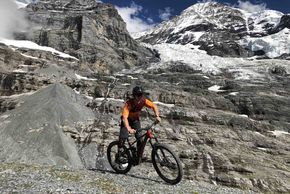 Die wenig befahrenen Abfahrten rund um den Eiger erkundeten wir dann mit den E-Bikes.