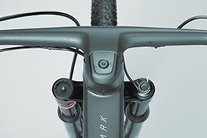 Mit der semi-intergrierten Zugverlegung soll das Cockpit wesentlich aufgeräumter sein.
