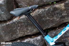 Kernstück des BMC Fourstroke-Fullys ist die integrierte absenkbare RAD-Sattelstütze, die durch ihre ovale Form keine Verwindungen zulässt