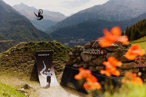 Chance Moore jagt in Sölden über den Sprung