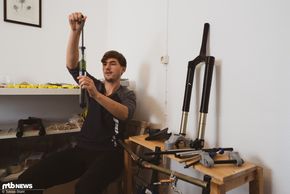 Cornelius erklärt die eigene Dämpfung
