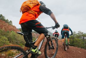pyrenees-orientales-altitude-adventures-mtb-outsideisfree-Adrien-Tina-lightbr