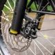 Magura MT4-Bremsen mit großer 203-mm-Scheibe vorne – solide, aber mit Luft nach oben.