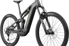 Die Cannondale Moterra Familie erhält Zuwachs und wird um eine Alu-Rahmenplattform ergänzt. Diese bietet weiterhin 150/160 mm Federweg und rollt auf 29" Laufrädern.