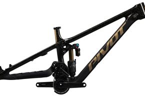 Das Frameset für 4.799 € ist in beiden Farbvarianten erhältlich.
