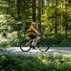 Laufruhig und kontrolliert: Auf Asphalt wie Schotter zeigt das Explore E+ seine Qualitäten als vielseitiges Crossover-Bike.