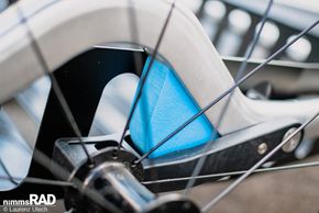 Zwei Elastomer-Härten ermöglichen die Anpassung der Federung an Gewicht und Untergrund.