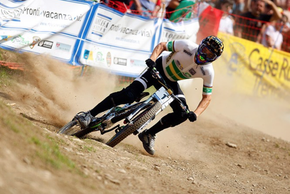 Nur wenige Zehntelsekunden vor dem wohl bekanntesten Moment der Downhill-Geschichte