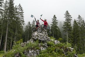 Das ist zwar nicht die Spitze des Mondes – aber eine Flagge tuts hier auch!