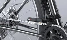 Titelbild für Artikel: BikeOn CycleClick: Ketten-Powermeter mit 70 g und werkzeugloser Montage