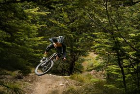 Switchblade-V6-Action-NZ-PivotCycles-026