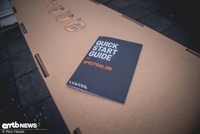 Im Quick-Start-Guide ist die Erstinbetriebnahme bebildert und sehr leicht verständlich erklärt