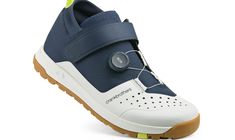 Titelbild für Artikel: Neue Crankbrothers Stamp & Mallet Trail Boa: Bekannte Modelle im Navy-Grey Look