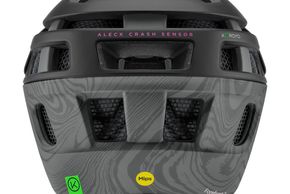 Der Aleck Crash Sensor ist im Helm verbaut und soll im Fall der Fälle eure Notfallkontakte alarmieren.