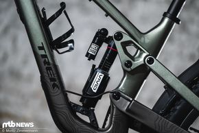 Wie beim hauseigenen Downhill-Bike wandert der Drehpunkt des Hinterbaus nach oben.