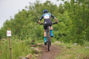 Drei Pfeile nach unten bedeuten, dass gleich der spaßige Downhill folgt