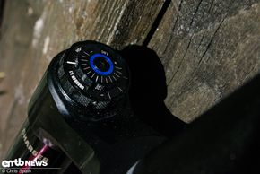 Mitte-Mitte ist kein Linien-Tipp, sondern die Basis Einstellung der RockShox ZEB Ultimate bei der Druckstufendämpfung.